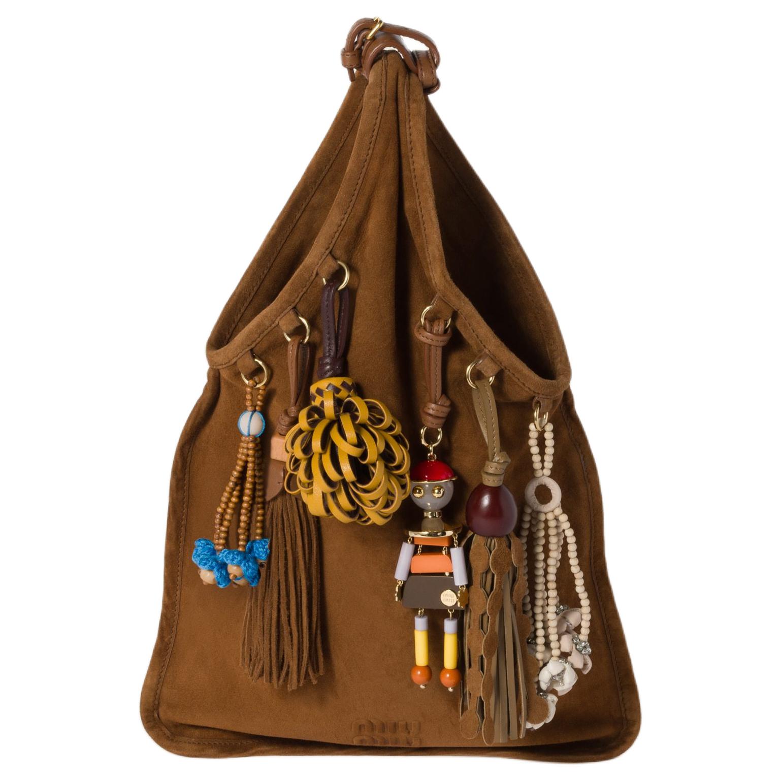 Замшевая сумка-полумесяц handbag women's oak MIU MIU
Замшевая сумка-полумесяц handbag women's oak MIU MIU