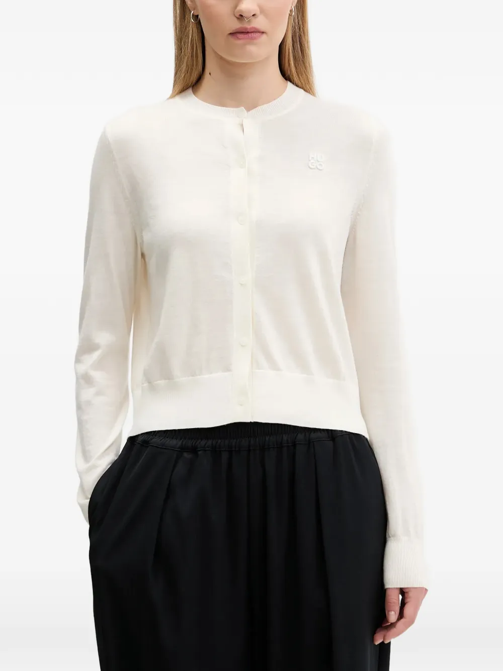 Кардиган с застежкой на пуговицы и логотипом Hugo, бежевый
Кардиган с застежкой на пуговицы и логотипом Hugo, бежевый