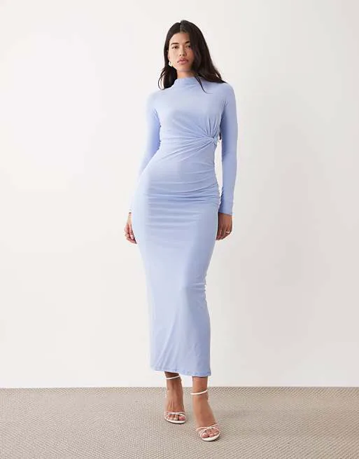 Синее платье макси с застежкой-бретелькой и застежкой на бретельках ASOS DESIGN
Синее платье макси с застежкой-бретелькой и застежкой на бретельках ASOS DESIGN