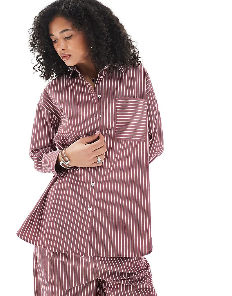 Рубашка свободного кроя ASOS DESIGN в полоску бордового цвета с карманами
Рубашка свободного кроя ASOS DESIGN в полоску бордового цвета с карманами