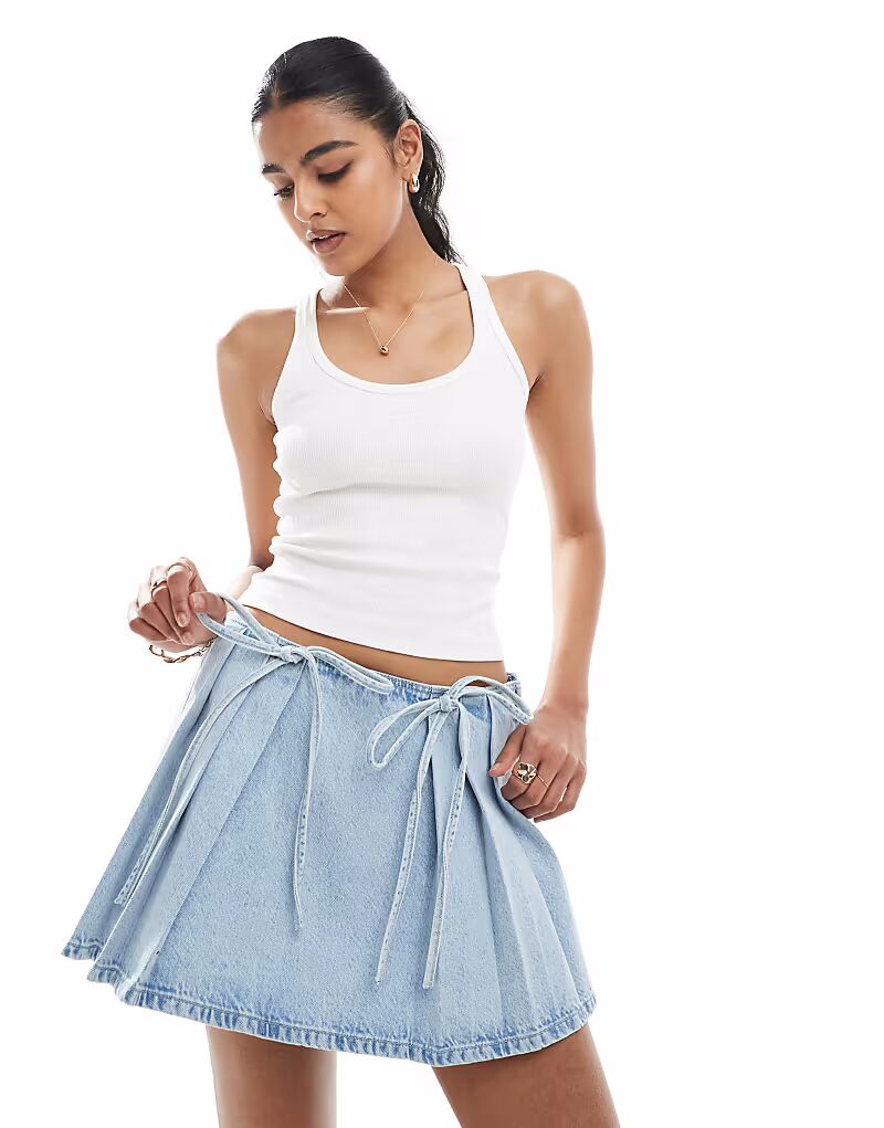 Юбка из денима Bershka с бантом спереди светло-голубого цвета
Юбка из денима Bershka с бантом спереди светло-голубого цвета