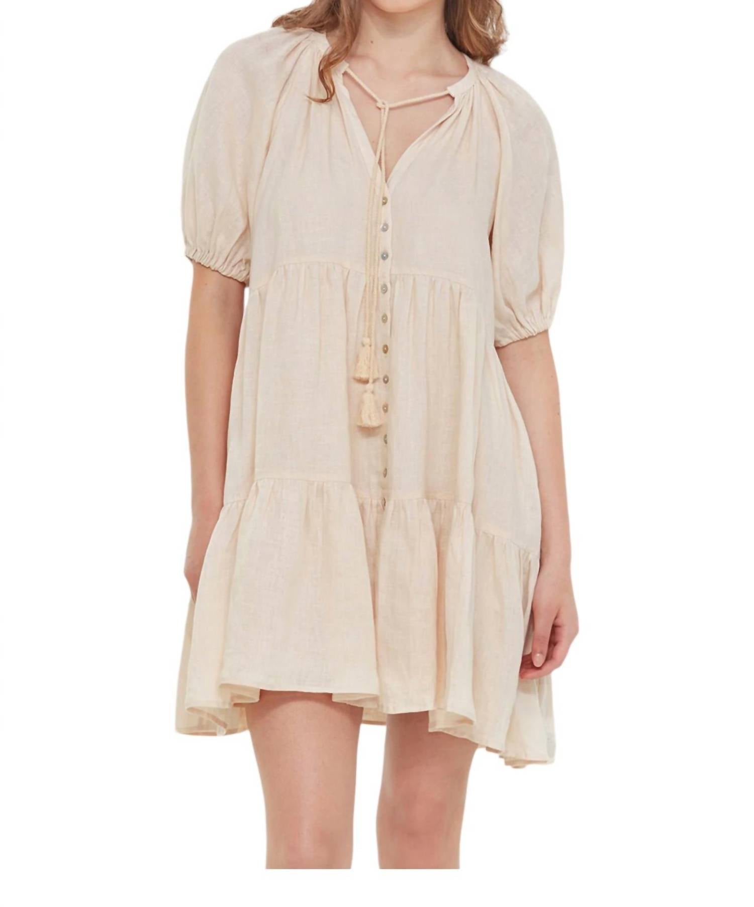 Мини-платье с пуговицами спереди, многоуровневое, кремового цвета Dex
Мини-платье с пуговицами спереди, многоуровневое, кремового цвета Dex