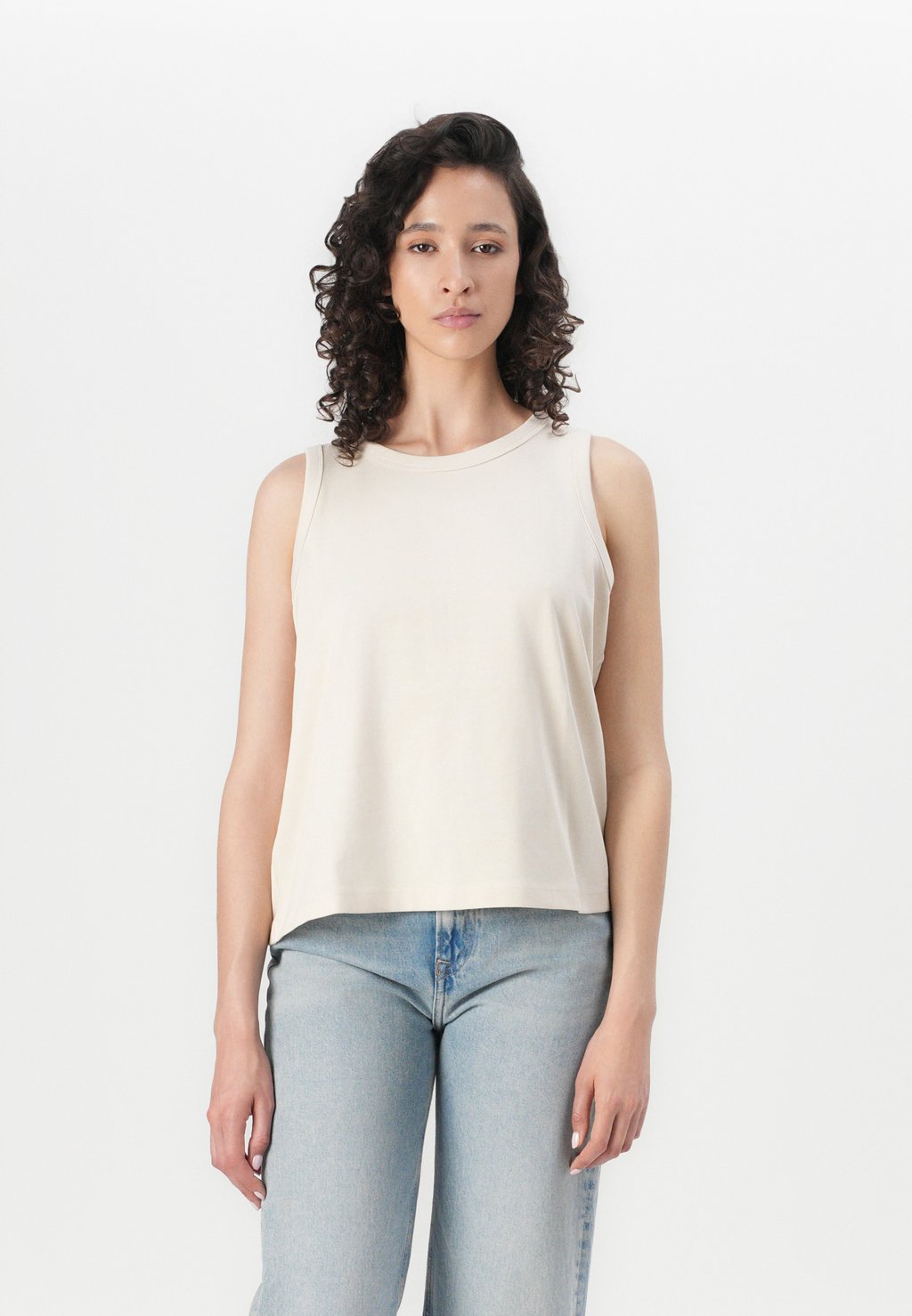 Топ SLFESSENTIAL BOXY TANK Selected Femme, кремовый
Топ SLFESSENTIAL BOXY TANK Selected Femme, кремовый