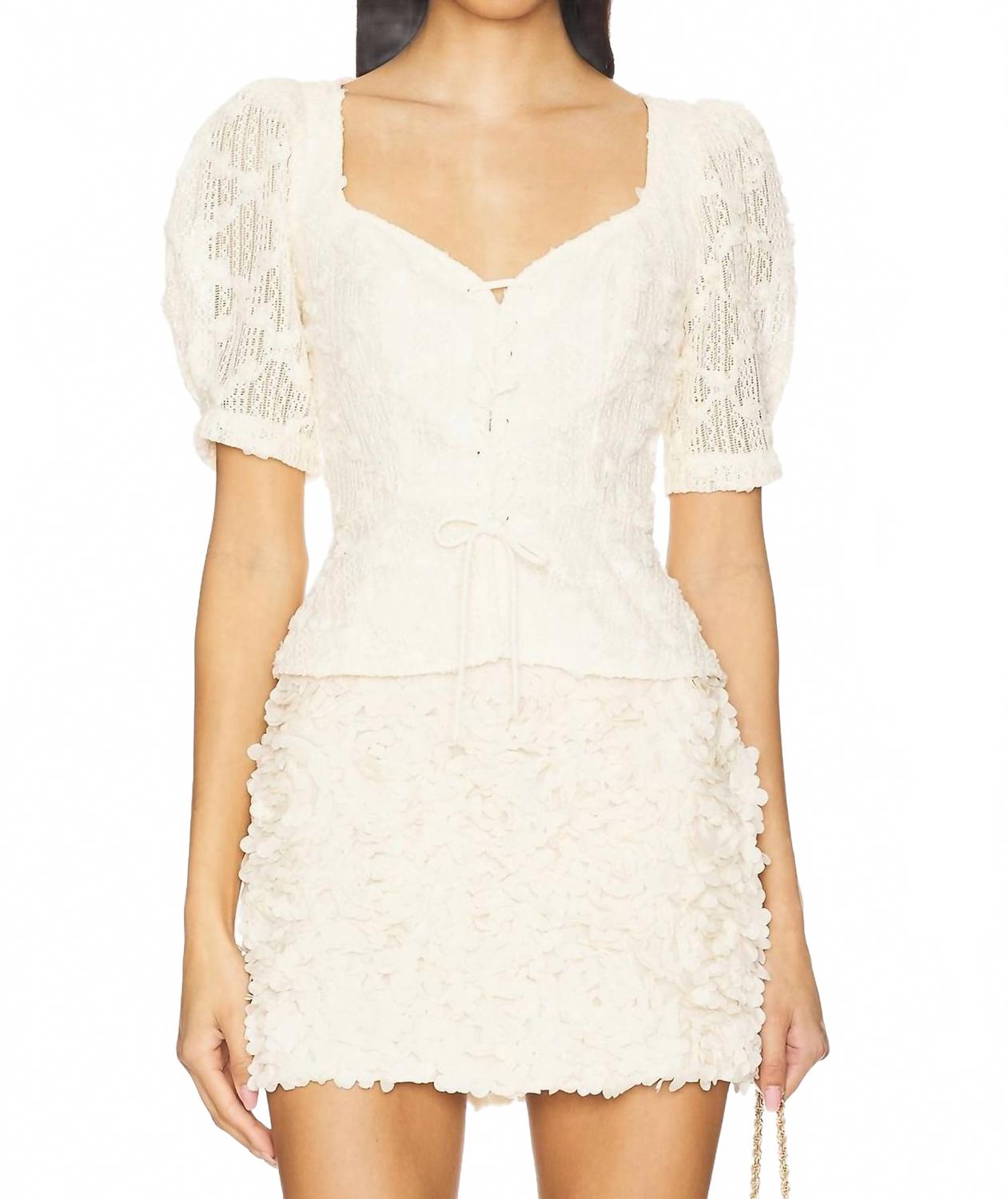 Кремовый топ с цветочным кружевом Cherian ASTR
Кремовый топ с цветочным кружевом Cherian ASTR