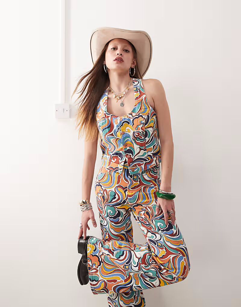 Укороченный джинсовый топ Wrangler Coord с ярким принтом в стиле 70-х
Укороченный джинсовый топ Wrangler Coord с ярким принтом в стиле 70-х