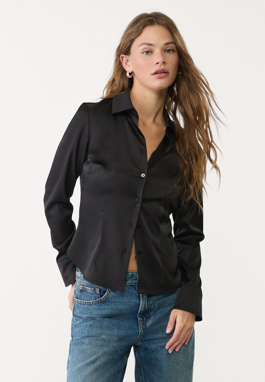 Блуза Stradivarius Button-down blouse, Black
Блуза Stradivarius Button-down blouse, Black