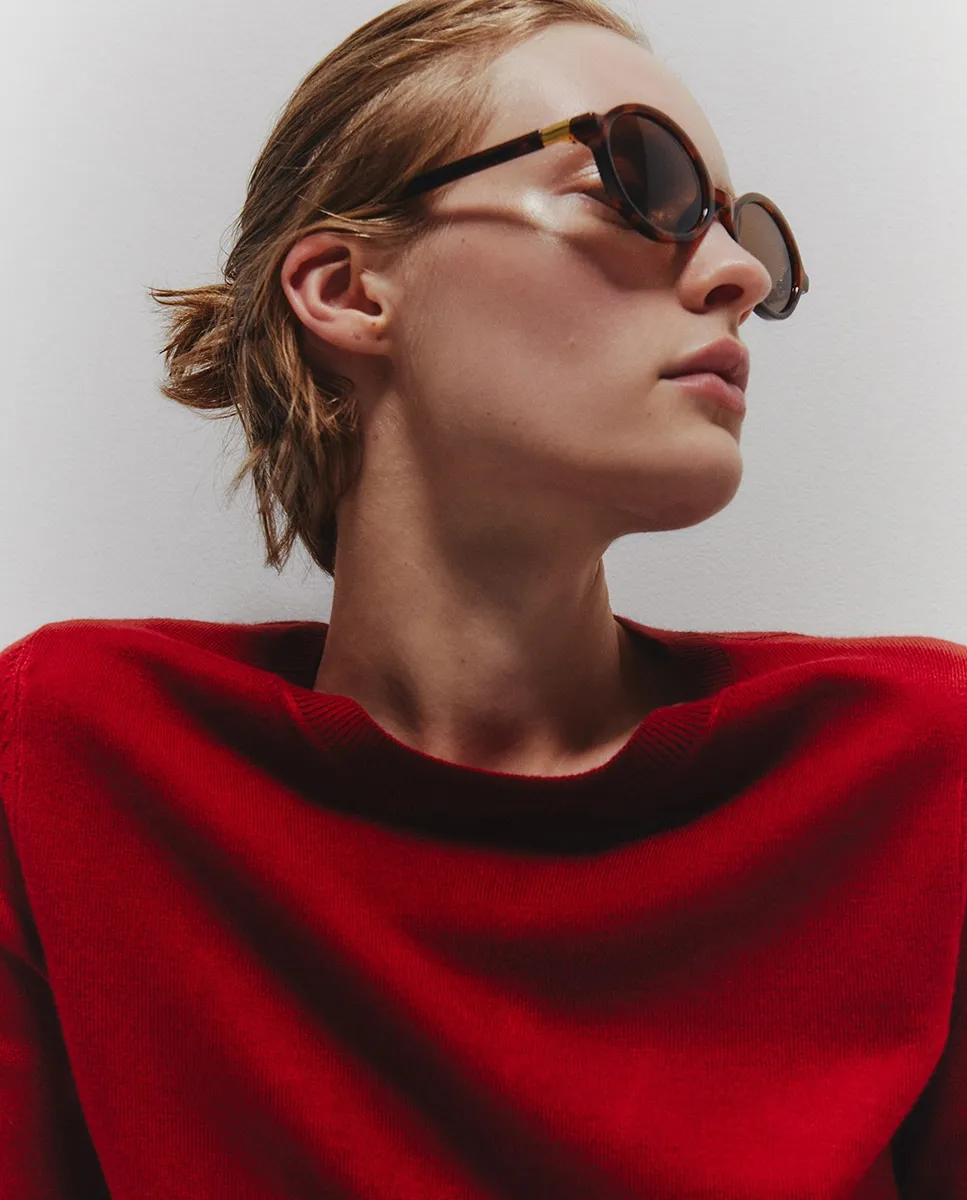 Базовый джемпер с круглым вырезом Sfera, красный
Базовый джемпер с круглым вырезом Sfera, красный