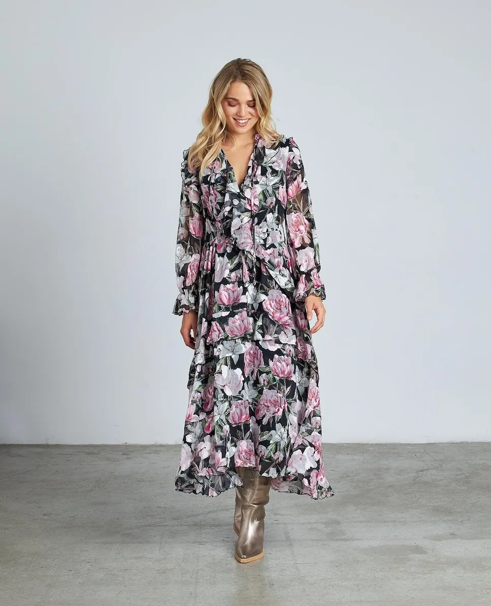 Длинное платье с узором, оборками и регулируемым поясом Alma en Pena, розовый
Длинное платье с узором, оборками и регулируемым поясом Alma en Pena, розовый