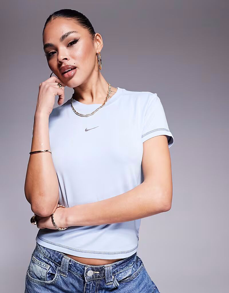 Детская укороченная футболка Nike Chill Gym Life Swoosh светло-голубого цвета
Детская укороченная футболка Nike Chill Gym Life Swoosh светло-голубого цвета