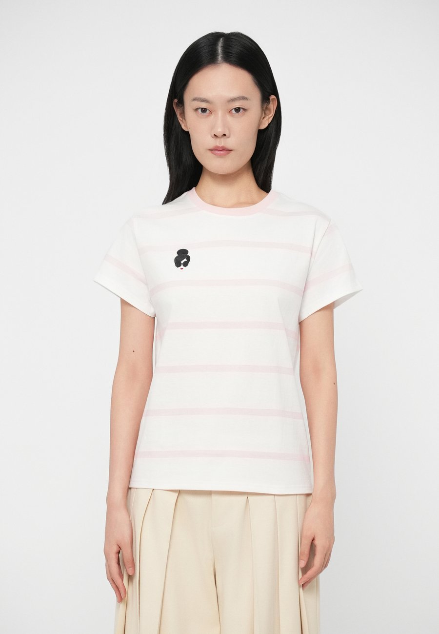Футболка Alice + Olivia ALVERA STACE FACE TEE, Off White/Rose/Off-White, Белый, Футболка Alice + Olivia ALVERA STACE FACE TEE, Off White/Rose/Off-White
Футболка Alice + Olivia ALVERA STACE FACE TEE, Off White/Rose/Off-White, Белый, Футболка Alice + Olivia ALVERA STACE FACE TEE, Off White/Rose/Off-White