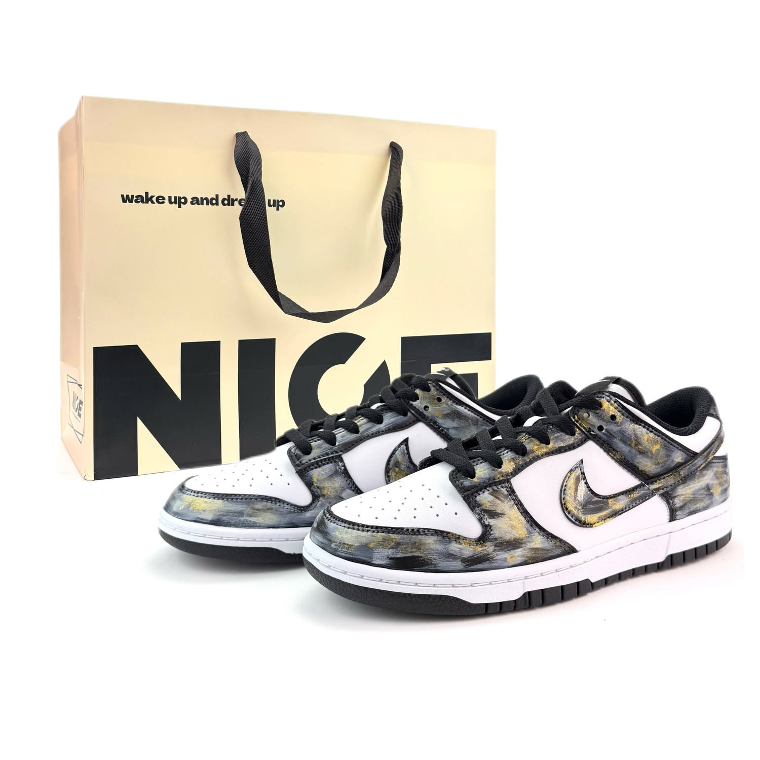 Dunk Gold Rush, Ink Shadow Gilded Cushioning, износостойкие низкие скейтерские кроссовки Unisex золото Nike, черный
Dunk Gold Rush, Ink Shadow Gilded Cushioning, износостойкие низкие скейтерские кроссовки Unisex золото Nike, черный