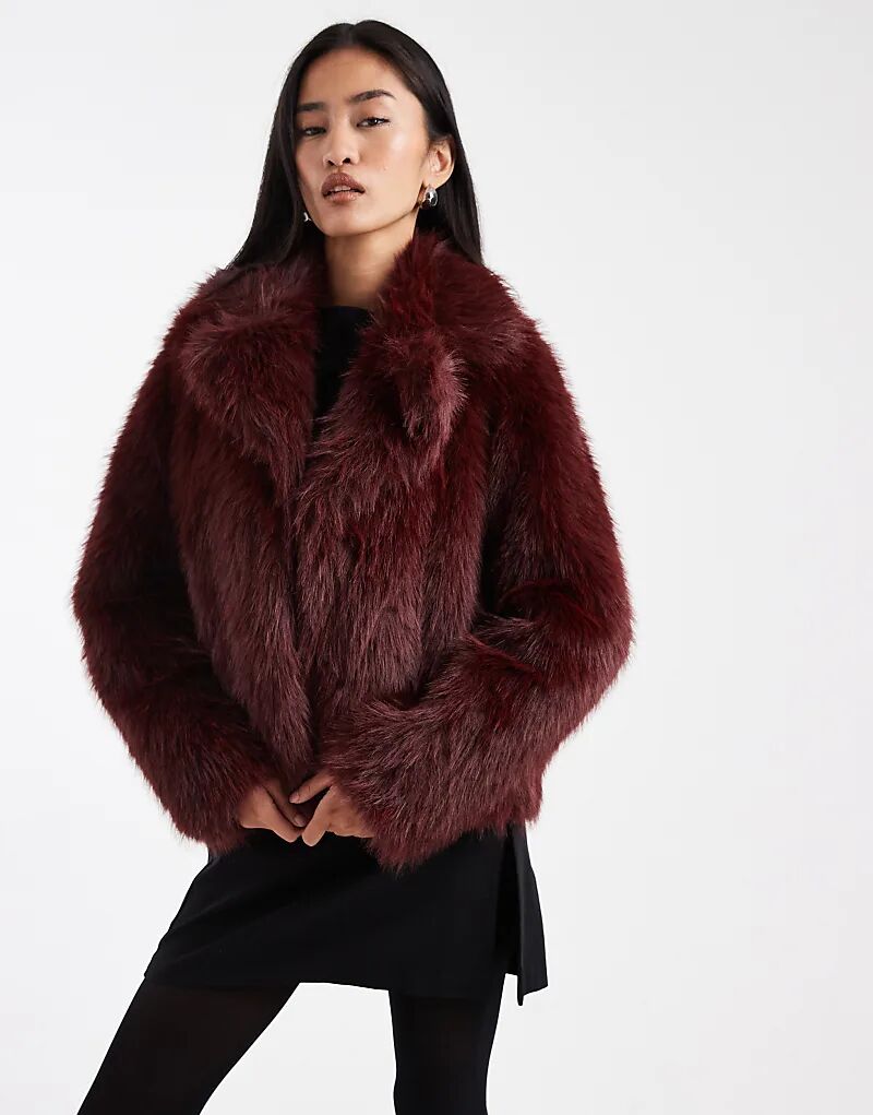 Укороченная куртка из искусственного меха New Look бордового цвета
Укороченная куртка из искусственного меха New Look бордового цвета
