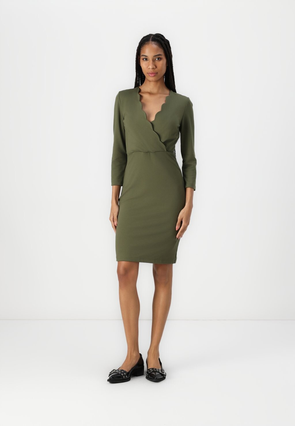 Платье из джерси 3/4 SLEEVES MINI SCALLOPED EDGE DRESS Anna Field, хаки
Платье из джерси 3/4 SLEEVES MINI SCALLOPED EDGE DRESS Anna Field, хаки