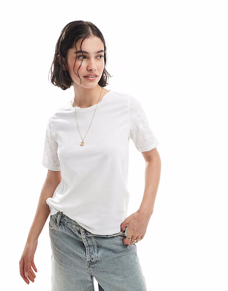 Футболка Pieces свободного кроя с вышитыми рукавами белого цвета
Футболка Pieces свободного кроя с вышитыми рукавами белого цвета