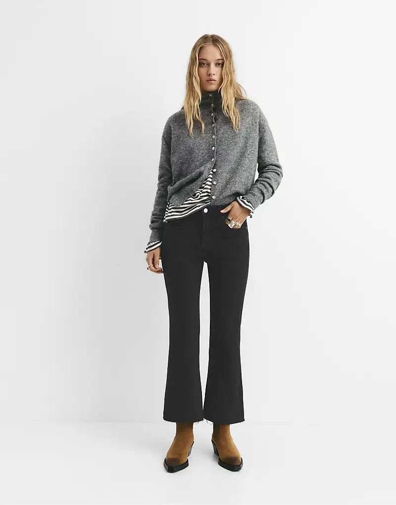 Расклешенные джинсы Pull&Bear Kick черного цвета
Расклешенные джинсы Pull&Bear Kick черного цвета