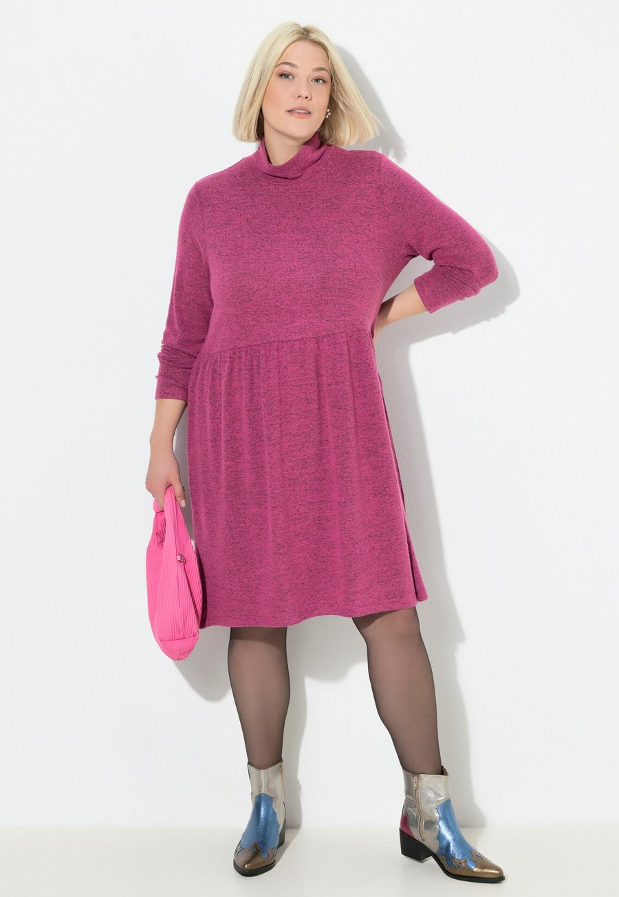 Платье Ulla Popken A-LINIE STEHKRAGEN LANGARM, Summer Berry/Berry
Платье Ulla Popken A-LINIE STEHKRAGEN LANGARM, Summer Berry/Berry