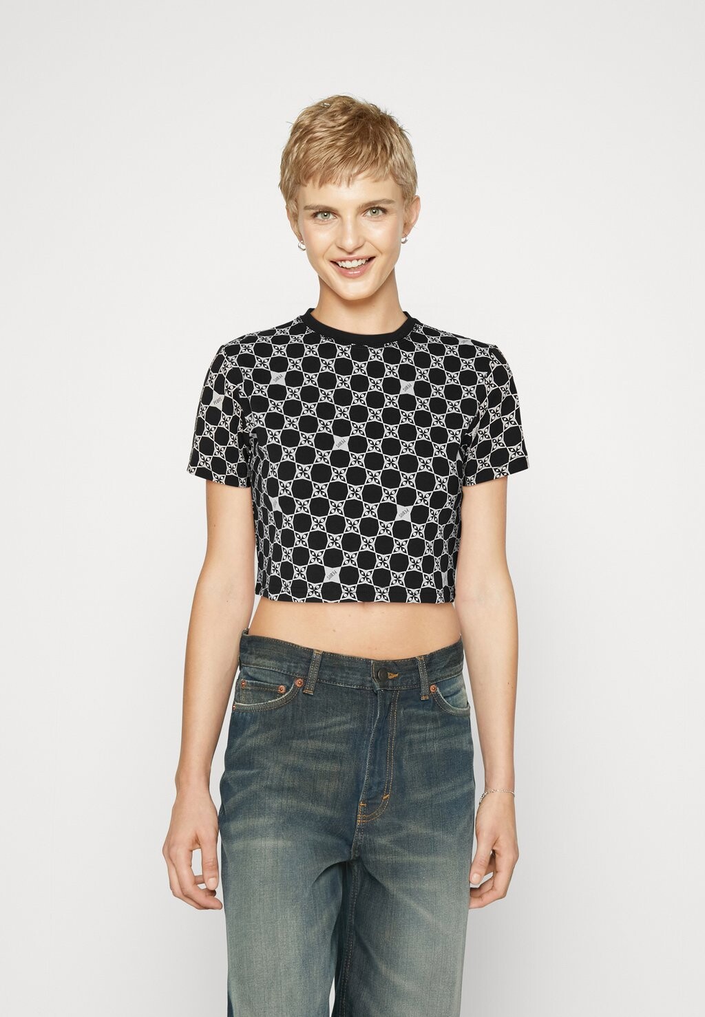 Футболка с принтом AETHER MONOGRAM CONCRETE PEQUS, цвет black
Футболка с принтом AETHER MONOGRAM CONCRETE PEQUS, цвет black