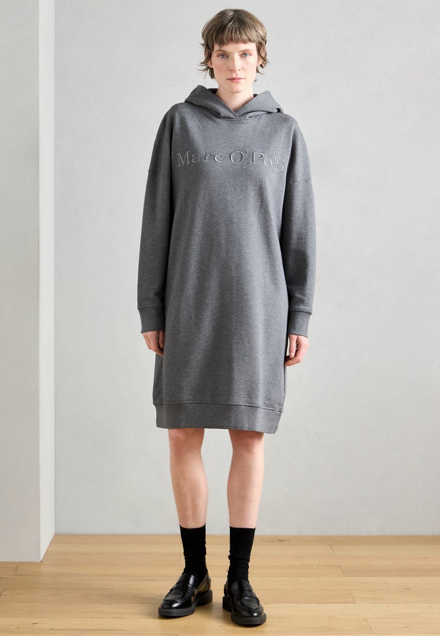Платье Marc O'Polo DRESS HOODED, Warm Granite Melange/Light Grey
Платье Marc O'Polo DRESS HOODED, Warm Granite Melange/Light Grey