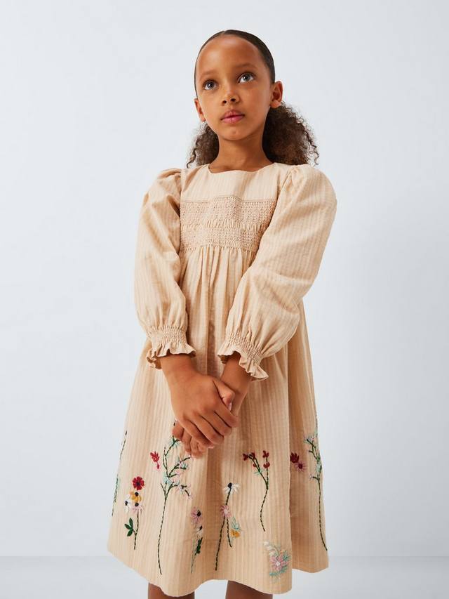 Детское платье с цветочной вышивкой и фактурной отделкой John Lewis Heirloom Collection
Детское платье с цветочной вышивкой и фактурной отделкой John Lewis Heirloom Collection
