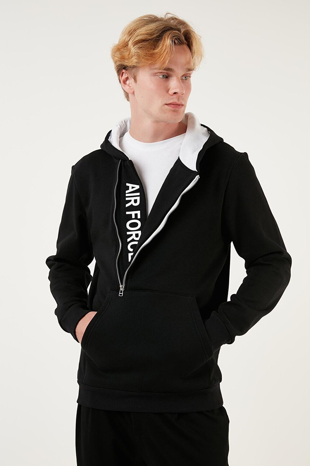 Толстовка Slim Fit с капюшоном и воротником-кенгуру на молнии 575707 Buratti, темно-черный
Толстовка Slim Fit с капюшоном и воротником-кенгуру на молнии 575707 Buratti, темно-черный