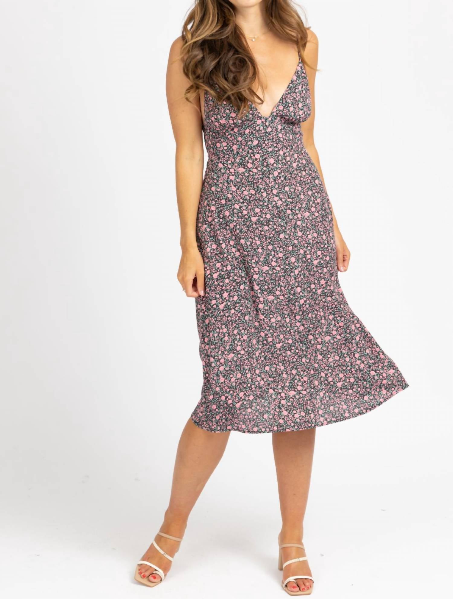 Платье-миди с треугольными вырезами цвета винтажной розы DRESS FORUM, цвет vintage rose
Платье-миди с треугольными вырезами цвета винтажной розы DRESS FORUM, цвет vintage rose