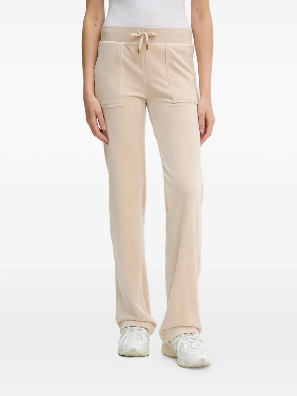 Велюровые спортивные брюки с накладными карманами Juicy Couture, нейтральный
Велюровые спортивные брюки с накладными карманами Juicy Couture, нейтральный