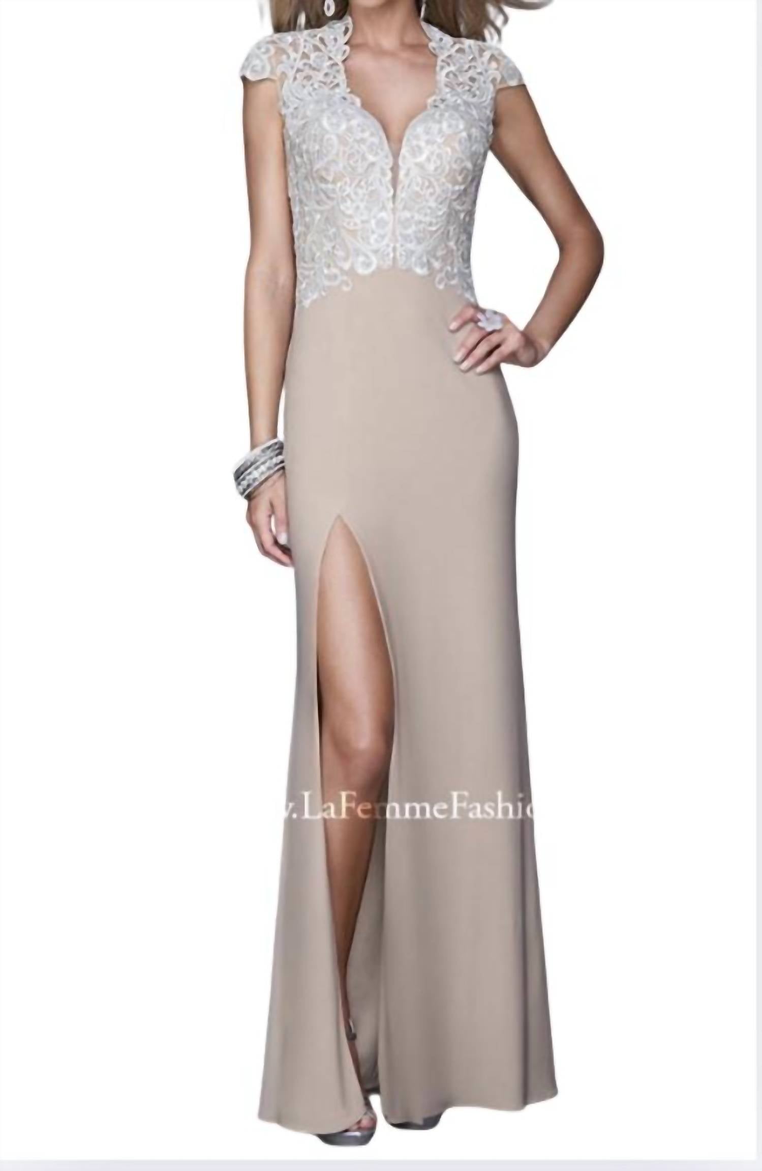 Платье-джерси с элегантной вышивкой на лифе и прозрачными рукавами-фонариками в оттенке нюд La Femme, Nude
Платье-джерси с элегантной вышивкой на лифе и прозрачными рукавами-фонариками в оттенке нюд La Femme, Nude