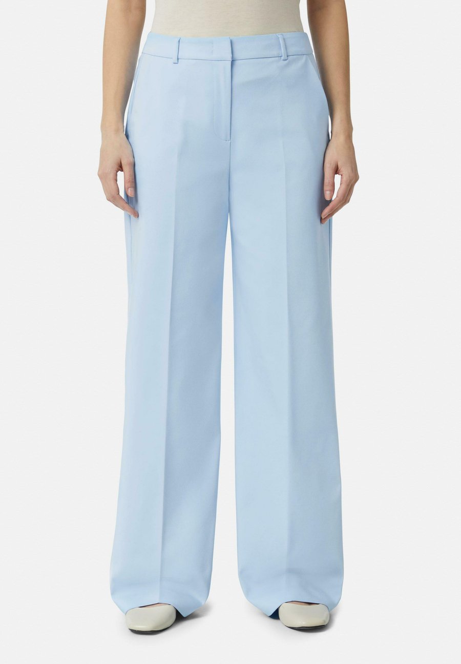 Брюки comma Trousers, Hellblau/Light Blue
Брюки comma Trousers, Hellblau/Light Blue