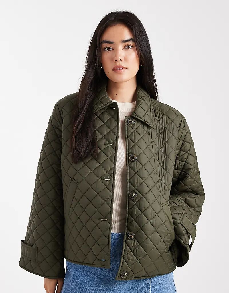 Стеганая куртка Vero Moda на пуговицах цвета глубокий хаки
Стеганая куртка Vero Moda на пуговицах цвета глубокий хаки