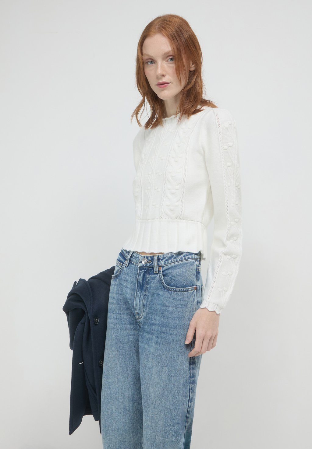 Джемпер CON ROUCHES Calliope, белый 
Джемпер CON ROUCHES Calliope, белый