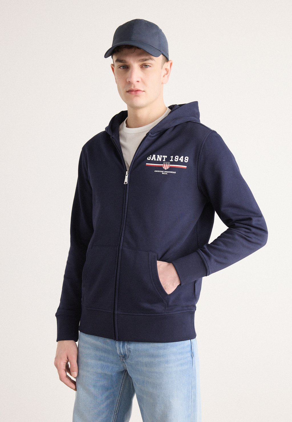 Толстовка на молнии GANT, темно-синий
Толстовка на молнии GANT, темно-синий