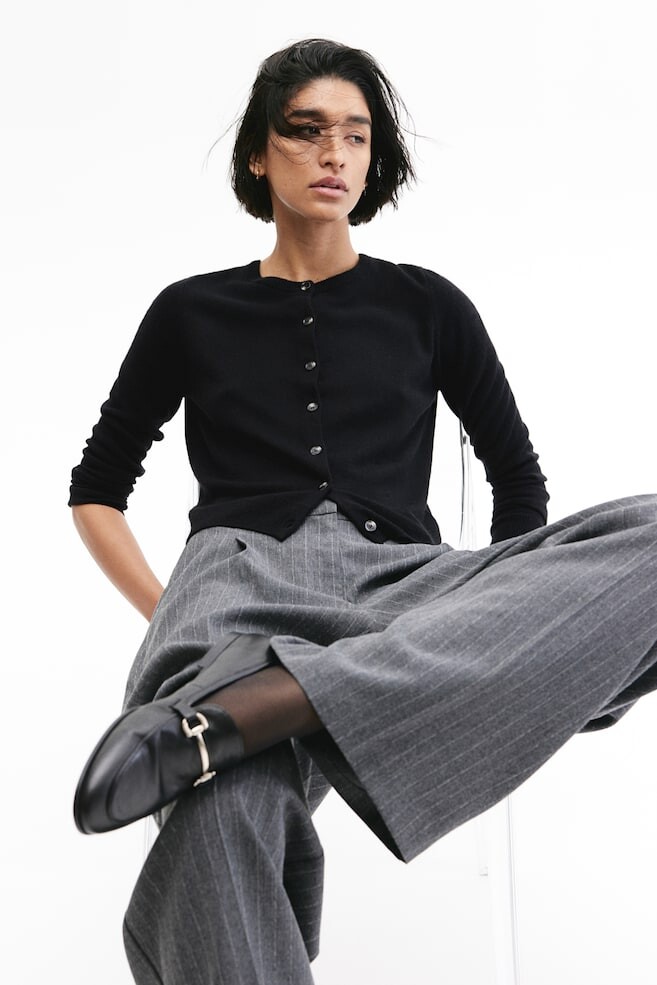 Кашемировый кардиган H&M, черный
Кашемировый кардиган H&M, черный