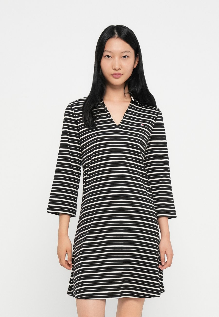 Платье Tommy Hilfiger MODERN CODY, Black/Calico/Black
Платье Tommy Hilfiger MODERN CODY, Black/Calico/Black