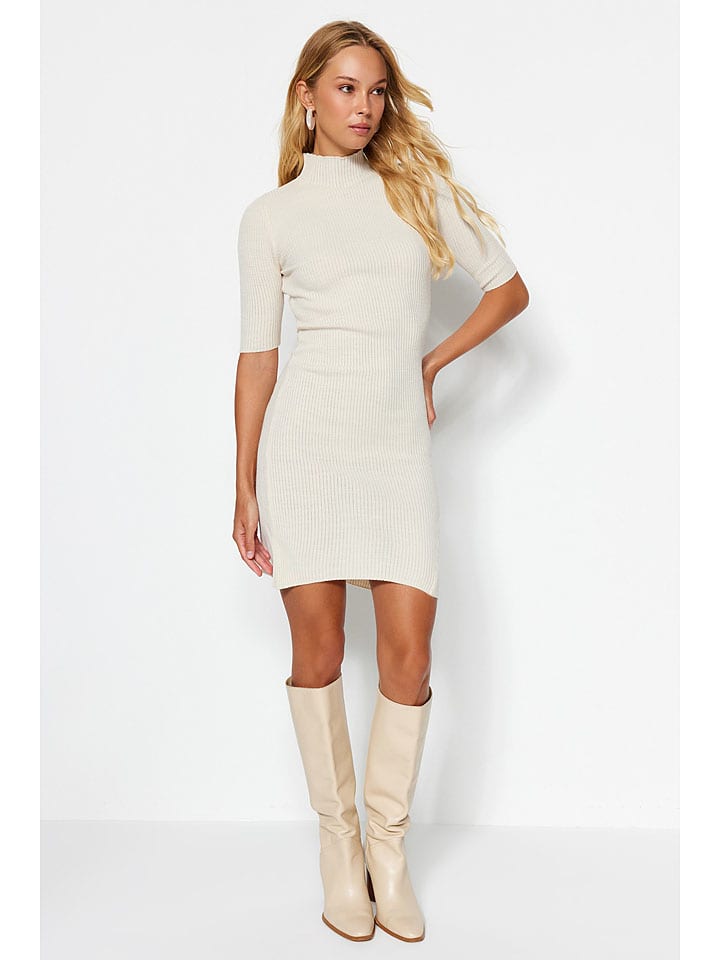 Trendyol Платье кремового цвета
Trendyol Платье кремового цвета