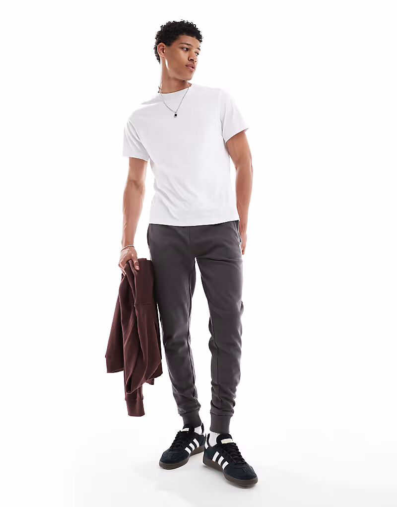 Изношенные джоггеры из смеси хлопка с трехслойным узором темно-серого цвета Threadbare
Изношенные джоггеры из смеси хлопка с трехслойным узором темно-серого цвета Threadbare