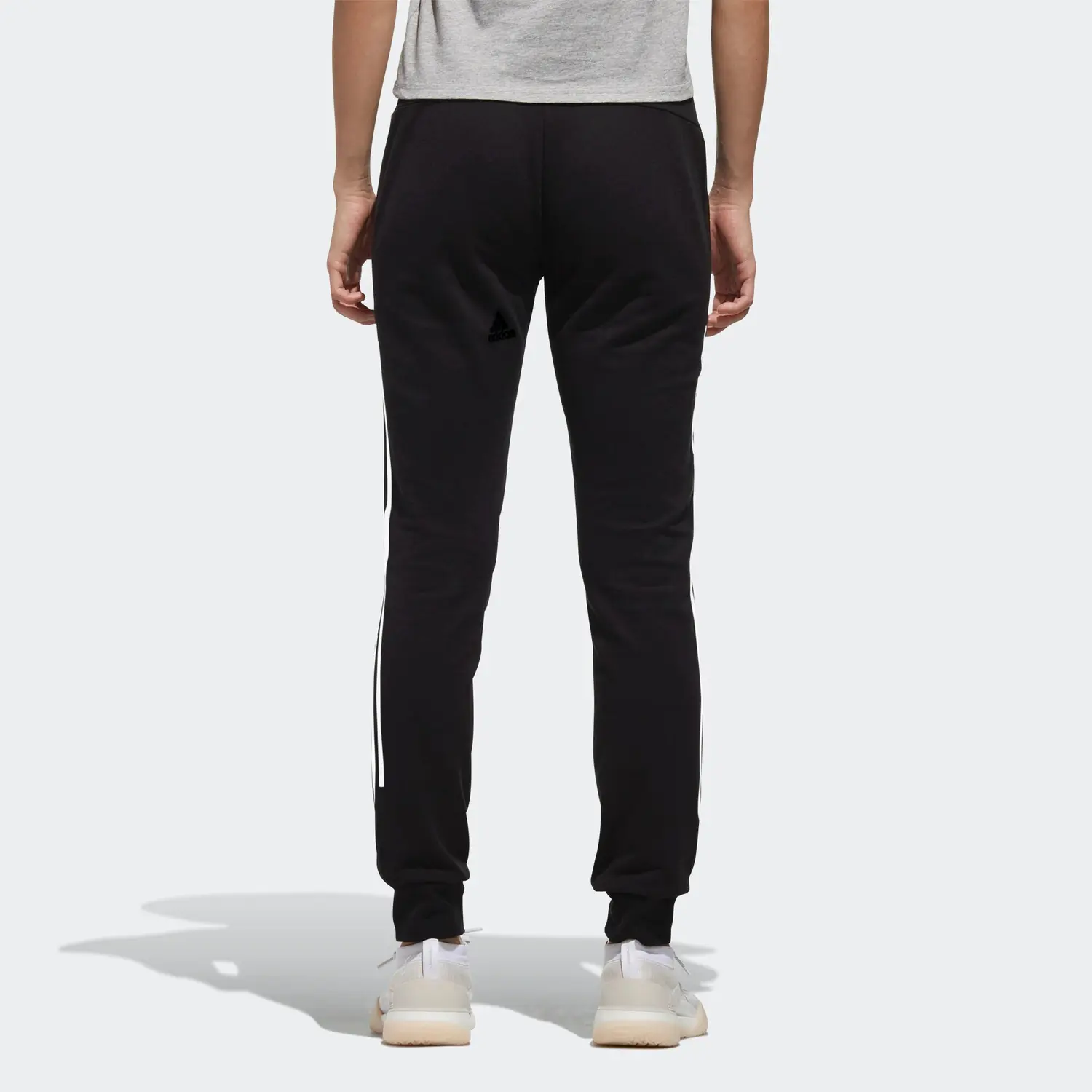 Adidas Вязаные спортивные штаны женские черные
Adidas Вязаные спортивные штаны женские черные