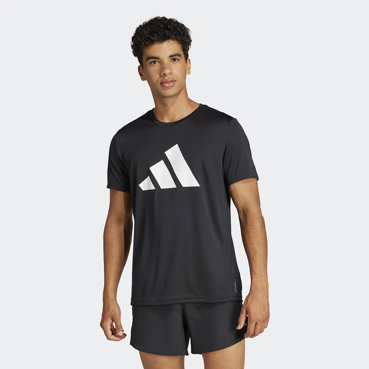Мужская футболка Run It Adidas, чёрный 
Мужская футболка Run It Adidas, чёрный