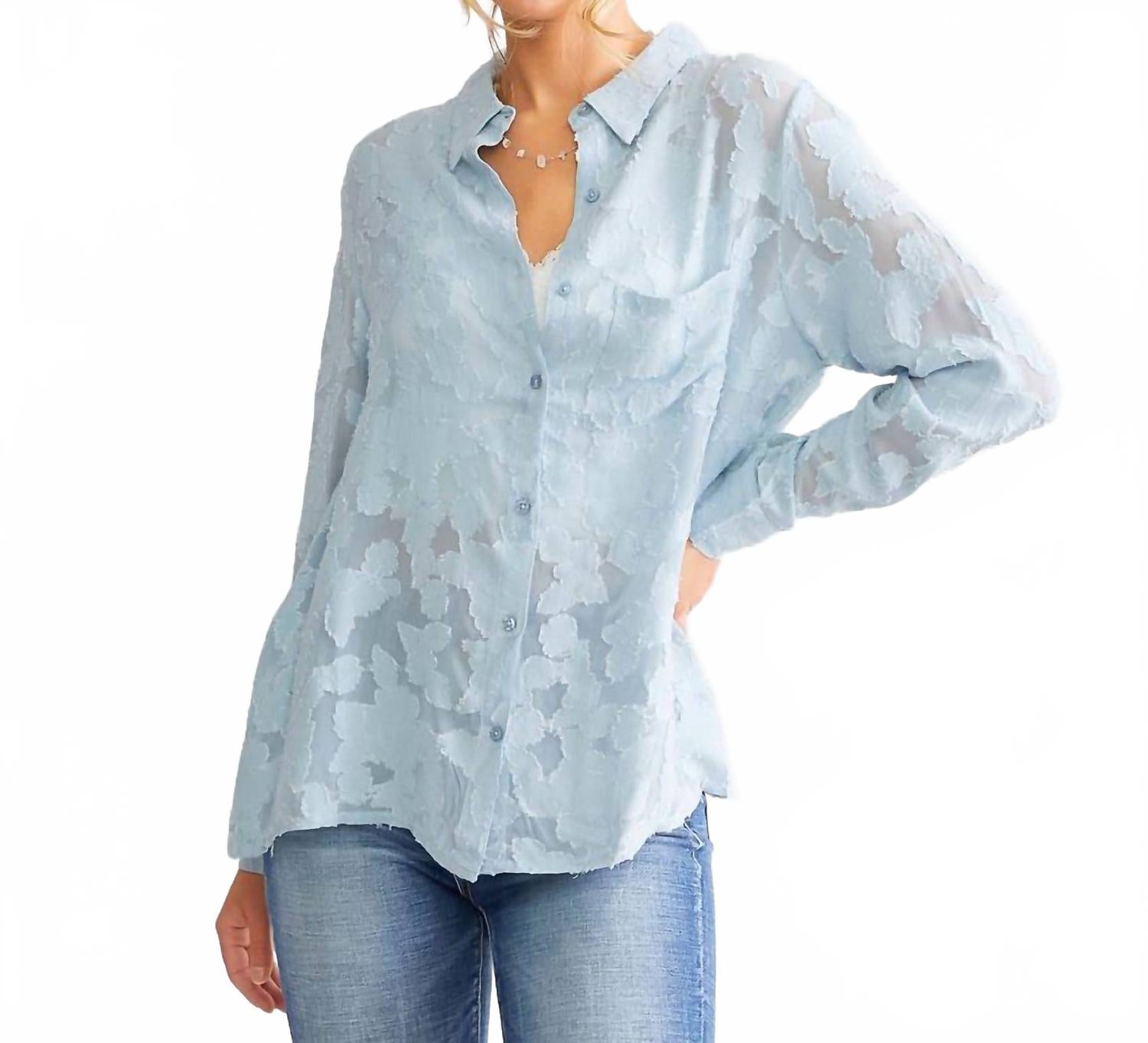 Светло-голубая блузка с цветочным жаккардом EN CREME
Светло-голубая блузка с цветочным жаккардом EN CREME