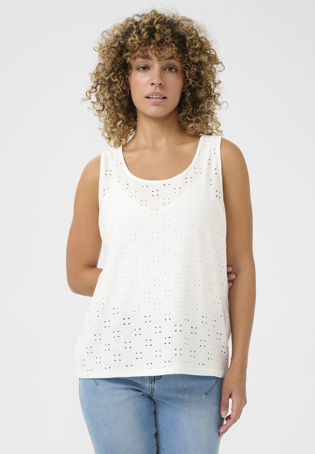 Топ SINA BRODERI ANGLAIS SLEEVELESS Love Copenhagen, белый 
Топ SINA BRODERI ANGLAIS SLEEVELESS Love Copenhagen, белый