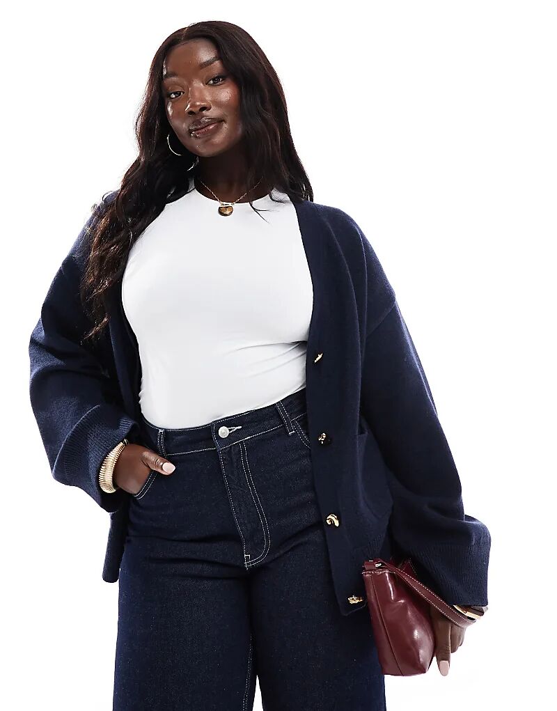 Эксклюзивный структурированный кардиган с v-образным вырезом и абстрактными золотыми пуговицами в темно-синем цвете 4th & Reckless 
Эксклюзивный структурированный кардиган с v-образным вырезом и абстрактными золотыми пуговицами в темно-синем цвете 4th & Reckless