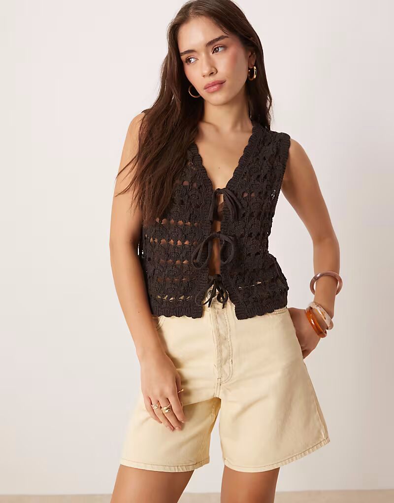 Жилет с открытой вязкой и завязкой спереди от ASOS DESIGN шоколадного цвета
Жилет с открытой вязкой и завязкой спереди от ASOS DESIGN шоколадного цвета