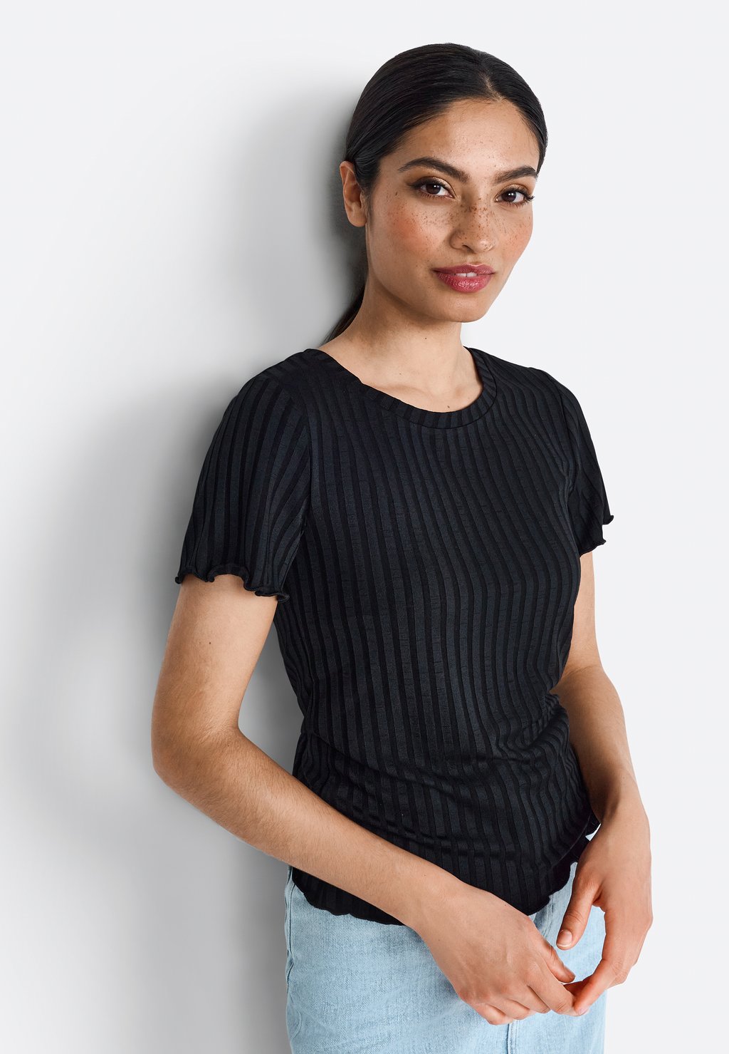 Футболка с принтом Rich & Royal, черный
Футболка с принтом Rich & Royal, черный