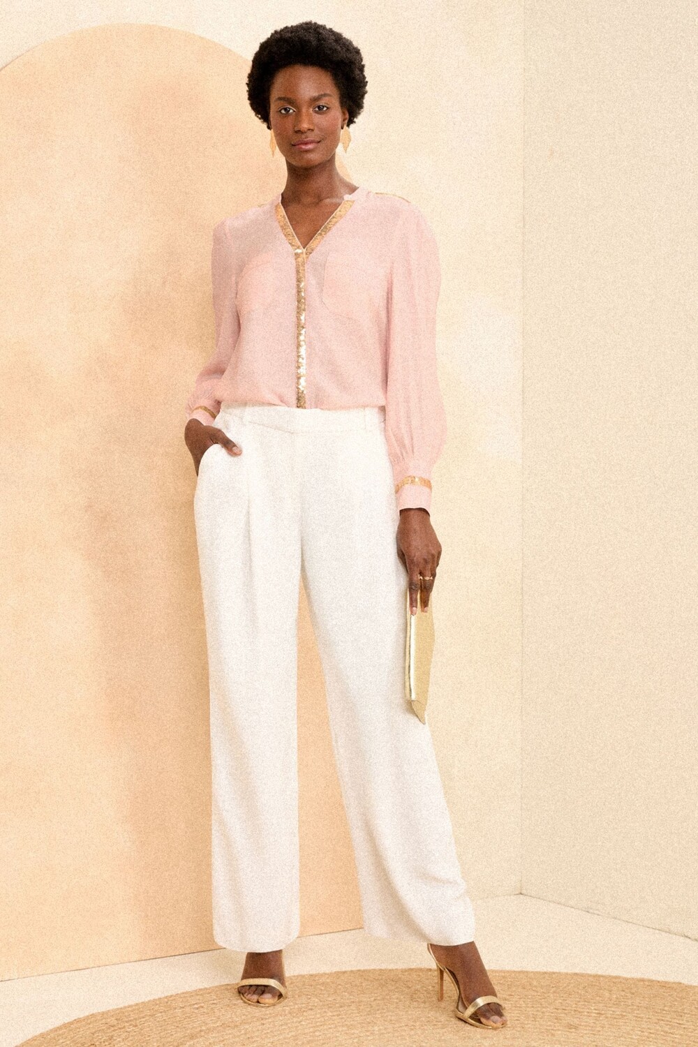 Расшитая пайетками блузка с V-образным вырезом Love & Roses, розовый
Расшитая пайетками блузка с V-образным вырезом Love & Roses, розовый