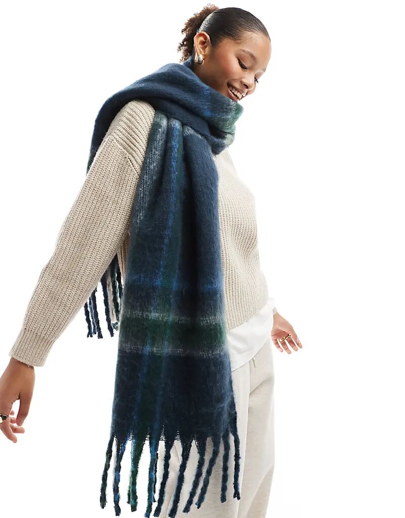 Cotton On – Phoebe – шарф в темно-синюю клетку с начесом и бахромой Cotton:On
Cotton On – Phoebe – шарф в темно-синюю клетку с начесом и бахромой Cotton:On