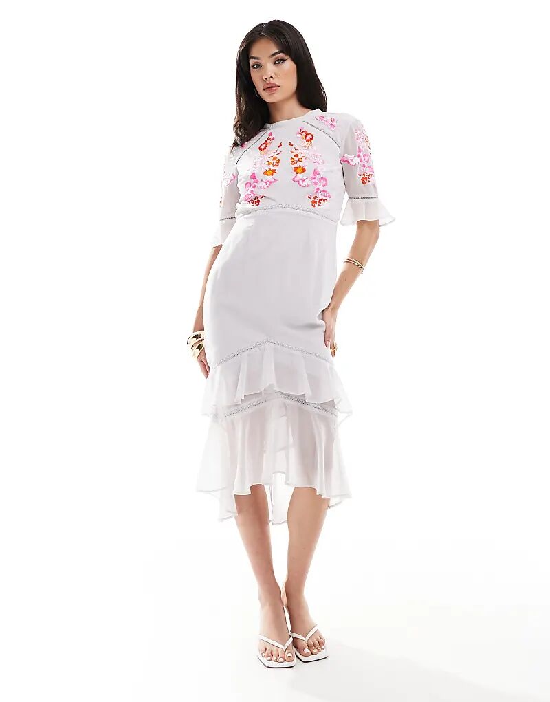 Многоярусное платье миди с пефемом серого цвета с красной вышивкой Hope & Ivy
Многоярусное платье миди с пефемом серого цвета с красной вышивкой Hope & Ivy