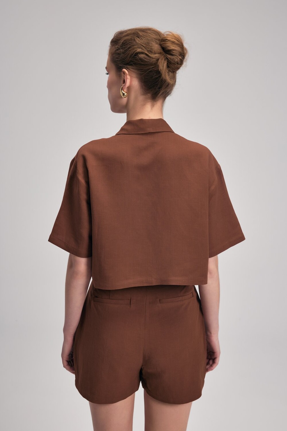 Блузка на пуговицах adL, коричневый
Блузка на пуговицах adL, коричневый