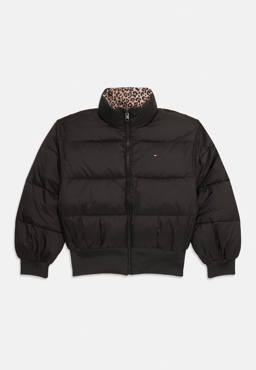 Зимняя куртка Tommy Hilfiger REVERSIBLE STRIPE PUFFER UNISEX, Black
Зимняя куртка Tommy Hilfiger REVERSIBLE STRIPE PUFFER UNISEX, Black