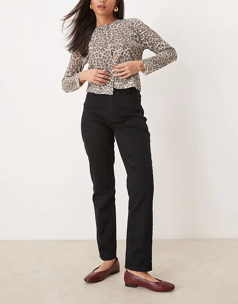 Джинсы Curve Love 90-х прямого кроя с ультравысокой посадкой черного цвета Abercrombie & Fitch
Джинсы Curve Love 90-х прямого кроя с ультравысокой посадкой черного цвета Abercrombie & Fitch