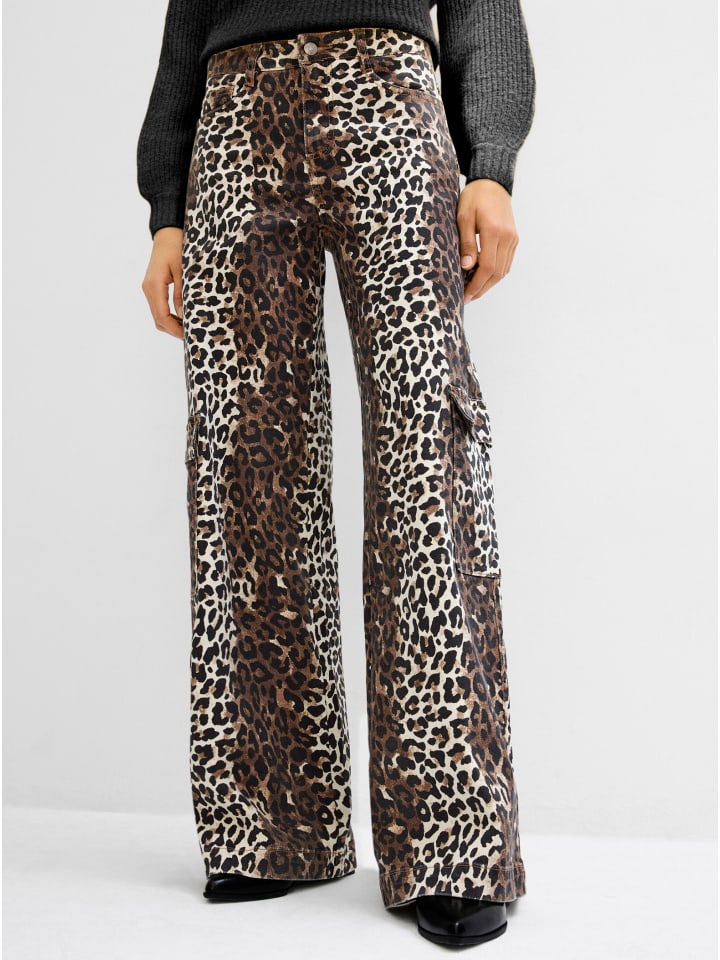 Джинсы карго шоколадного и черного цвета с принтом WITT WEIDEN
Джинсы карго шоколадного и черного цвета с принтом WITT WEIDEN