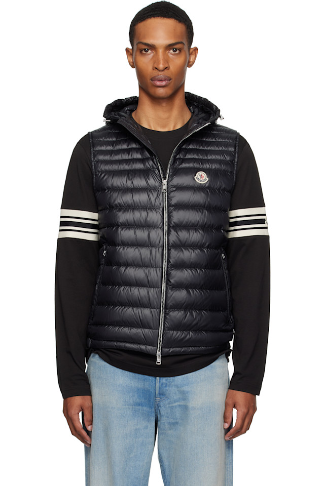 Пуховая жилетка с капюшоном Orant Moncler, черный
Пуховая жилетка с капюшоном Orant Moncler, черный